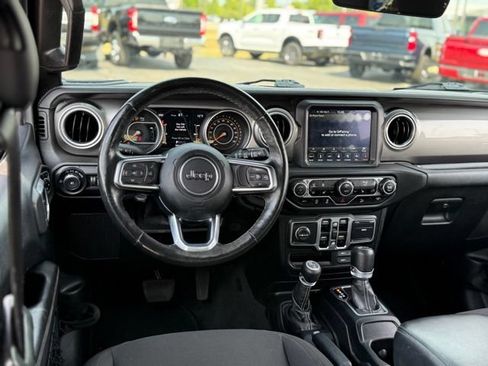 Used 2018 Jeep Wrangler Unlimited Sahara w/ Dual Top Group AWD/4WD image 6