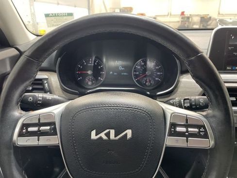 Used 2022 Kia Telluride EX w/ EX Premium Package image 14