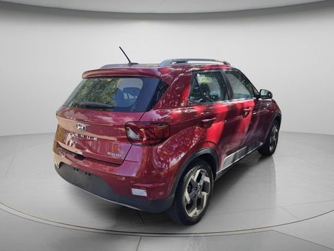 Used 2024 Hyundai Venue Limited FWD image 6