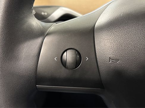 Used 2020 Tesla Model Y Long Range image 22