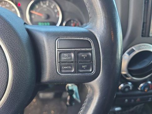 Used 2017 Jeep Wrangler Unlimited Sahara image 33