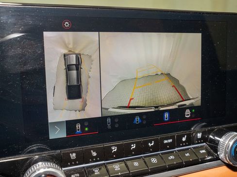 Used 2024 GMC Canyon AT4 w/ AT4 Premium Package image 14