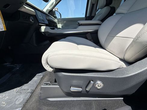 New 2026 Lincoln Navigator L Reserve w/ Jet Appearance Package AWD/4WD image 12