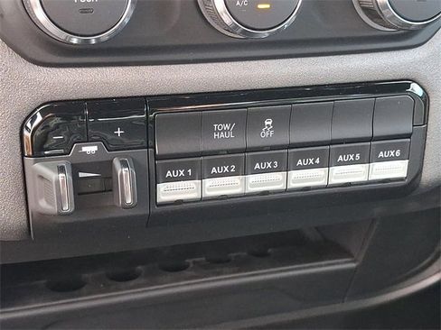 Used 2024 RAM 2500 Tradesman w/ Chrome Appearance Group image 22