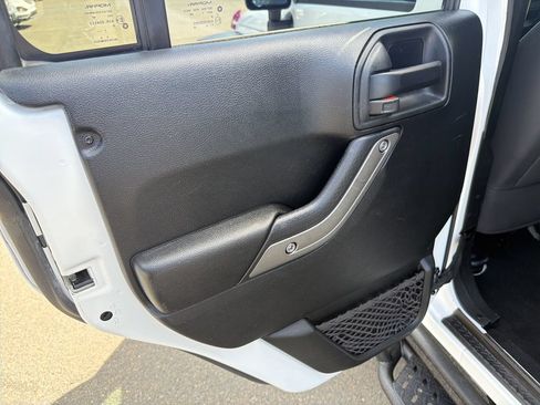 Used 2018 Jeep Wrangler Unlimited Sport S AWD/4WD image 12