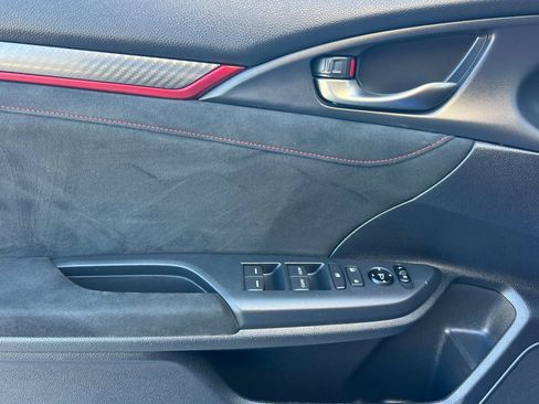 Used 2018 Honda Civic Type R image 11