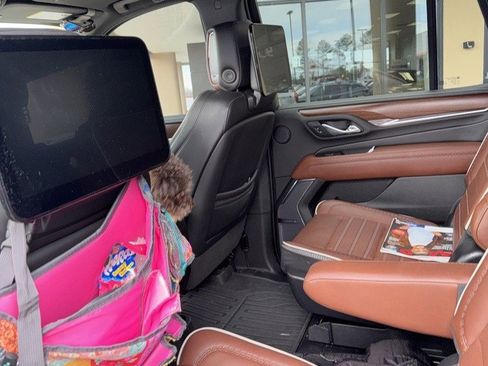 Used 2023 GMC Yukon Denali Ultimate image 9