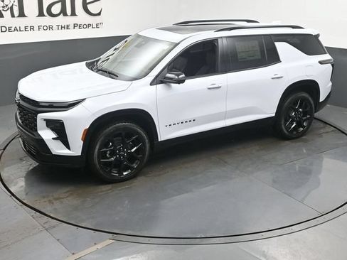 New 2026 Chevrolet Traverse RS w/ LPO, Floor Liner Package FWD image 23
