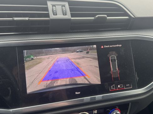 Used 2025 Audi Q3 2.0T Premium image 19