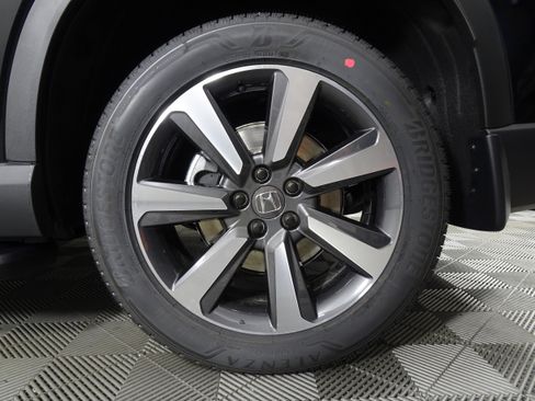 New 2025 Honda Pilot Touring image 13