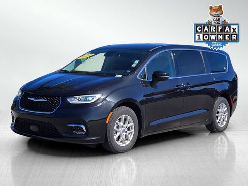 Used 2023 Chrysler Pacifica Touring-L FWD image 8