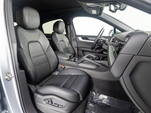 Certified 2026 Porsche Cayenne Coupe AWD/4WD image 33