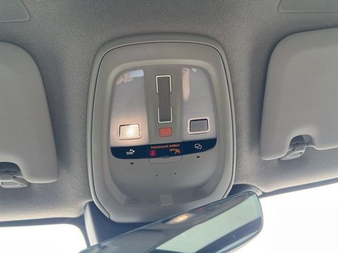 Used 2024 Volvo XC40 B5 Core image 22