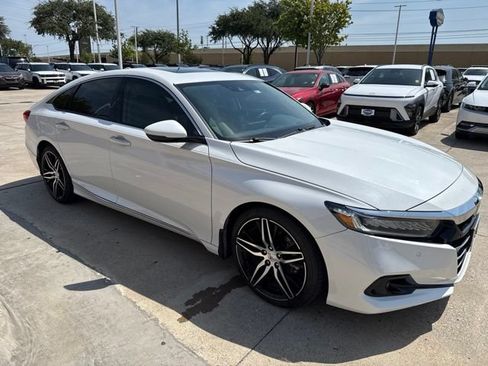 Used 2021 Honda Accord Touring image 4