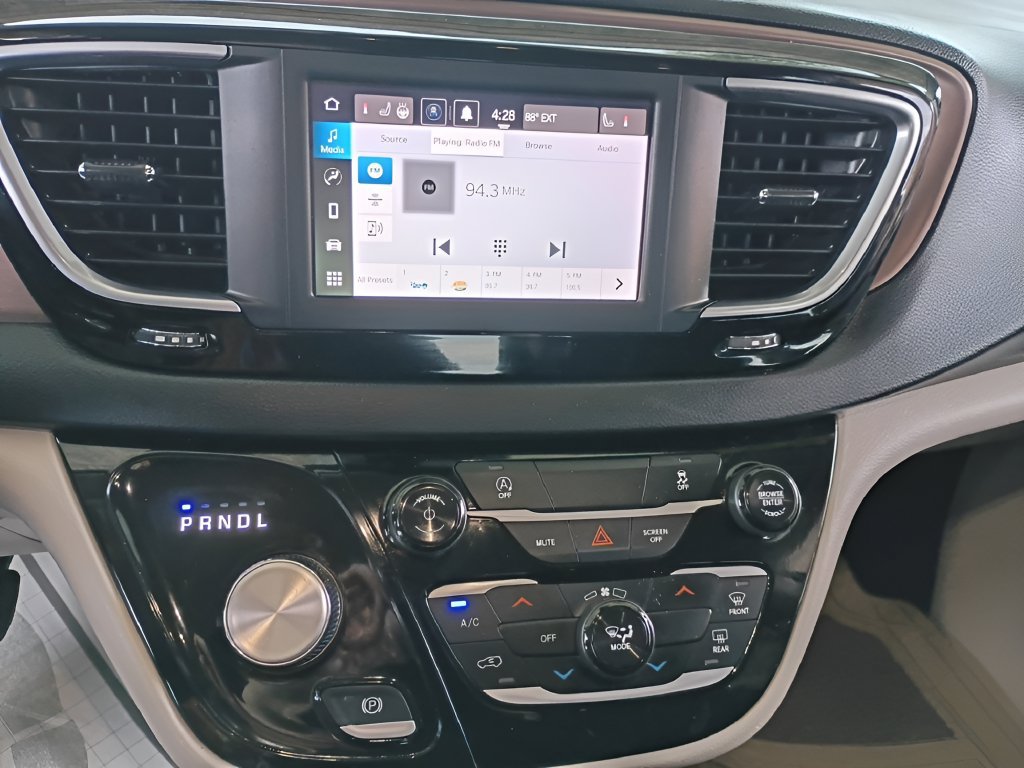 Used 2023 Chrysler Voyager LX FWD image 16