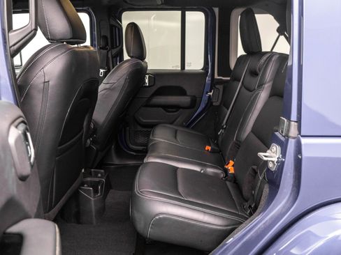 Used 2020 Jeep Wrangler Unlimited Sahara w/ Uconnect 4C Nav & Sound Group AWD/4WD image 30