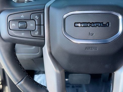 Used 2024 GMC Yukon XL Denali RWD image 17