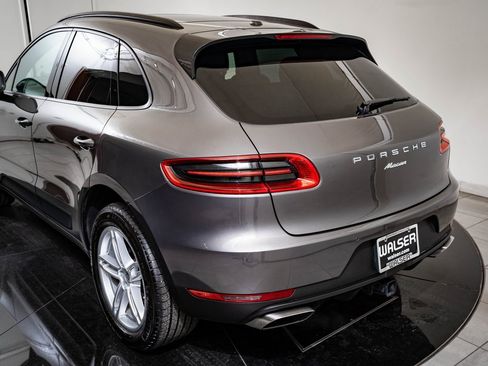 Certified 2018 Porsche Macan image 22
