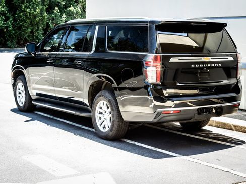 Used 2023 Chevrolet Suburban LT AWD/4WD image 5