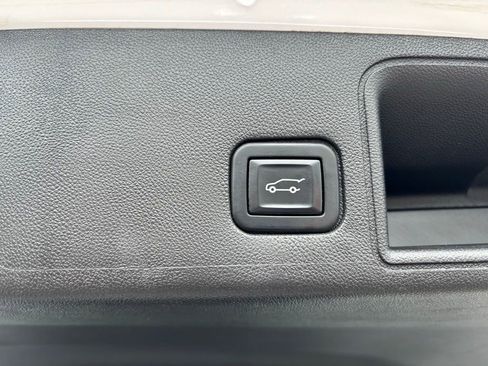 Used 2022 GMC Terrain SLT w/ Elevation Edition image 25