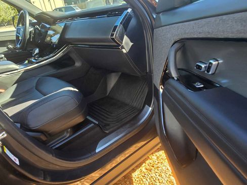 Used 2024 Land Rover Range Rover Sport SE image 10