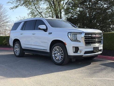Used 2023 GMC Yukon SLT w/ SLT Premium Package image 1