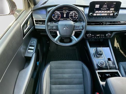 Used 2024 Mitsubishi Outlander SE Black Edition image 21