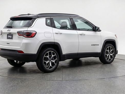 Used 2025 Jeep Compass Limited AWD/4WD image 9