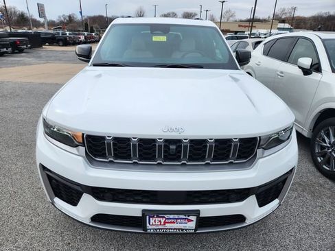 New 2026 Jeep Grand Cherokee Limited w/ Luxury Tech Group II AWD/4WD image 2