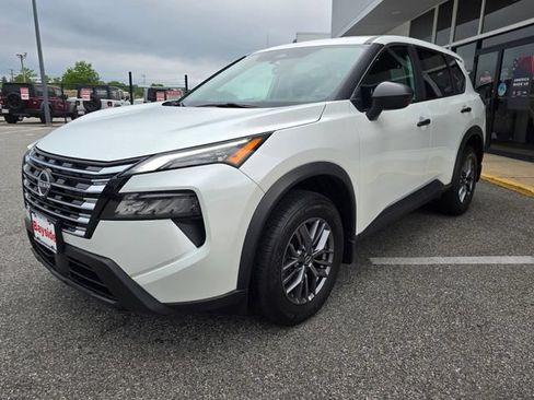 Used 2024 Nissan Rogue S AWD/4WD image 20