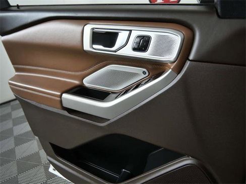 Used 2022 Ford Explorer King Ranch w/ Technology Package image 25