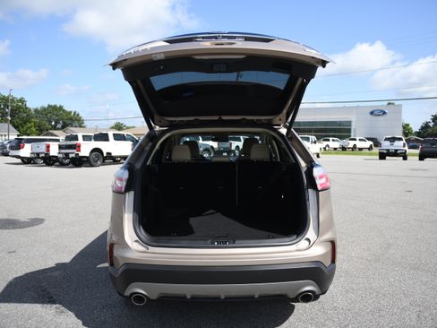Used 2020 Ford Edge SEL w/ Convenience Package FWD image 9
