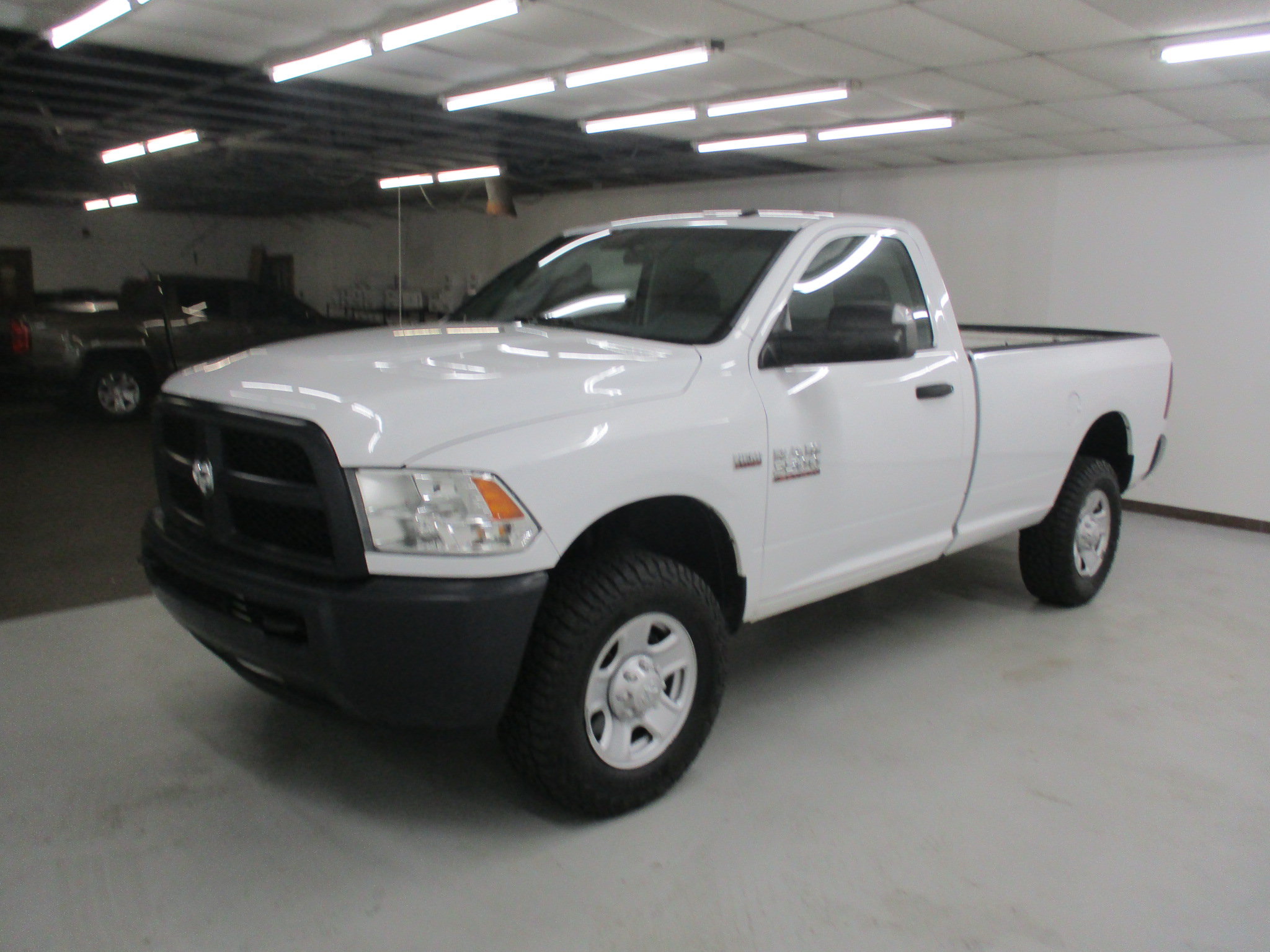Used 2017 RAM 3500 Tradesman w/ Power & Remote Entry Group AWD/4WD image 3