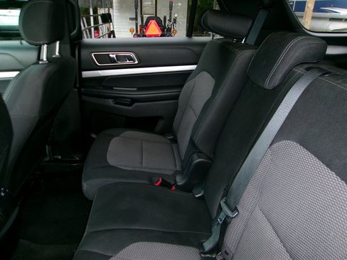 Used 2017 Ford Explorer XLT AWD/4WD image 33
