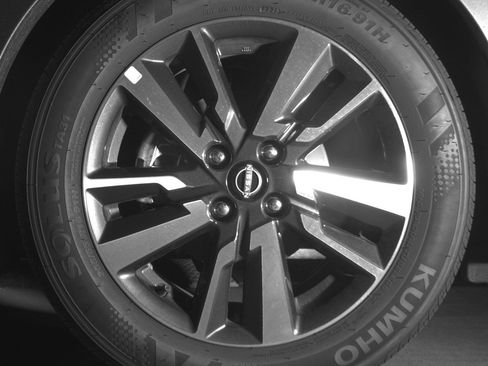 Used 2025 Nissan Versa SV image 12