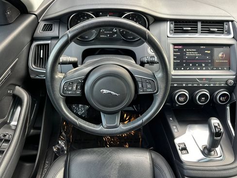 Used 2020 Jaguar E-PACE SE image 28