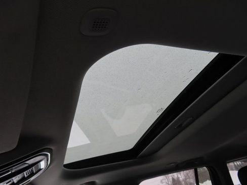 Used 2023 Jeep Grand Cherokee Laredo image 5