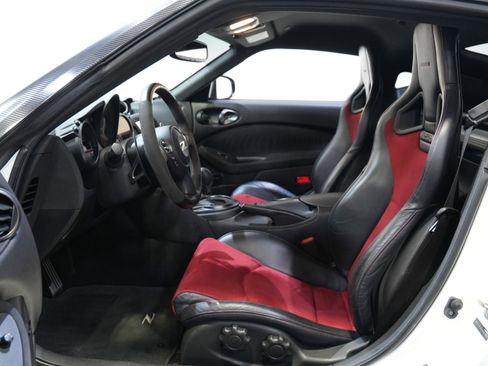 Used 2020 Nissan 370Z NISMO image 28