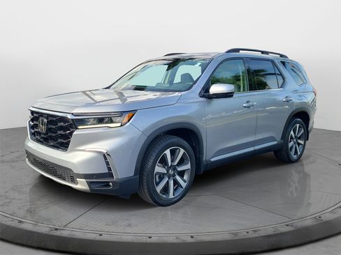Certified 2023 Honda Pilot Touring image 3