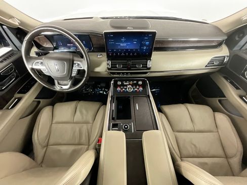 Used 2022 Lincoln Navigator Reserve image 10