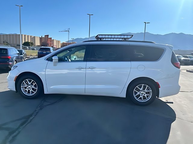 Used 2022 Chrysler Pacifica Touring-L FWD image 6