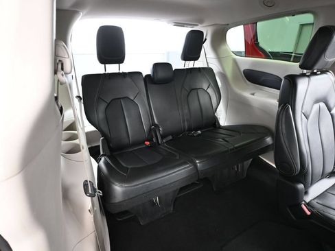Used 2024 Chrysler Pacifica Touring-L FWD image 42