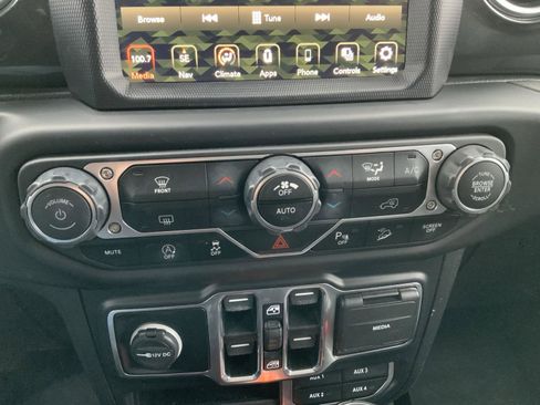 Used 2020 Jeep Wrangler Unlimited Sahara image 45