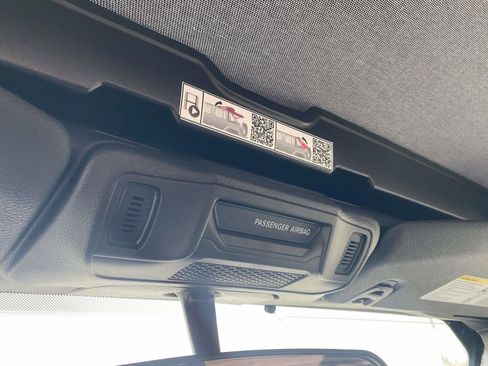 Used 2025 Jeep Wrangler Sport image 27