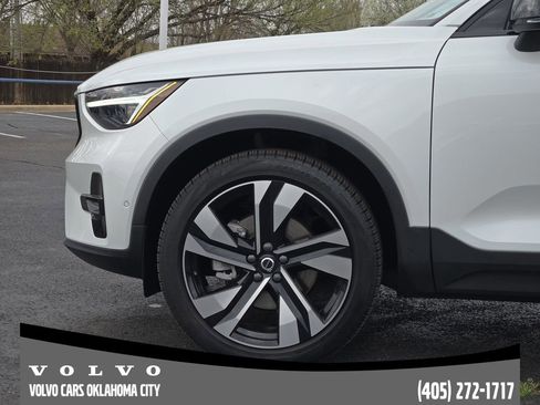 Certified 2023 Volvo XC40 B5 Ultimate w/ Protection Package Premier image 6