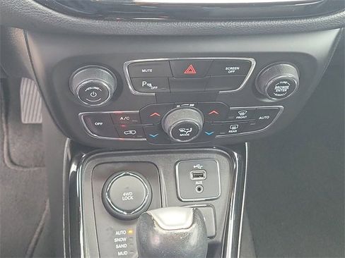 Used 2018 Jeep Compass Limited w/ Navigation Group image 28