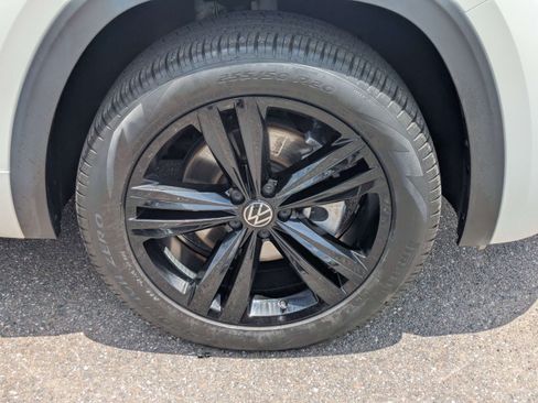 Used 2023 Volkswagen Atlas Cross Sport SEL R-Line AWD/4WD image 10