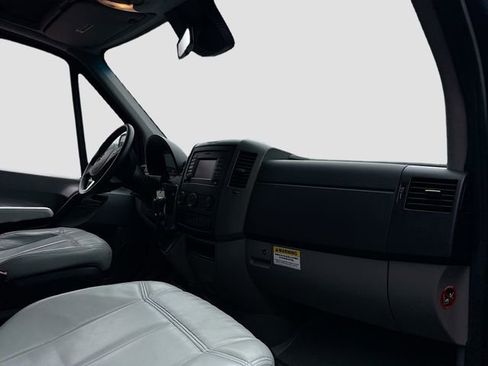 Used 2015 Mercedes-Benz Sprinter 2500 image 27