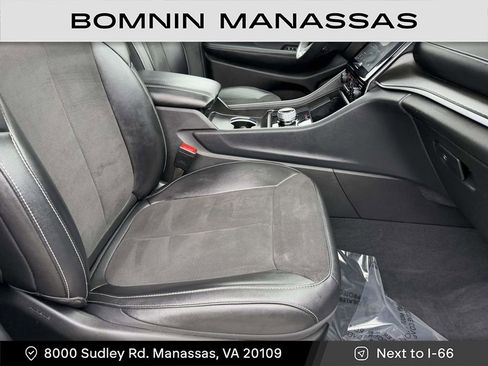 Used 2024 Jeep Grand Cherokee L Altitude image 22