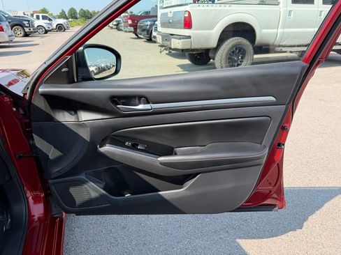 Used 2024 Nissan Altima 2.5 SR w/ SR Premium Package FWD image 19